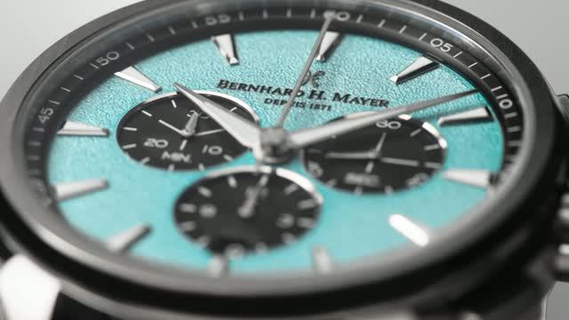Бирюзовые Interra Chronograph от Bernhard H. Mayer: взгляд в деталях