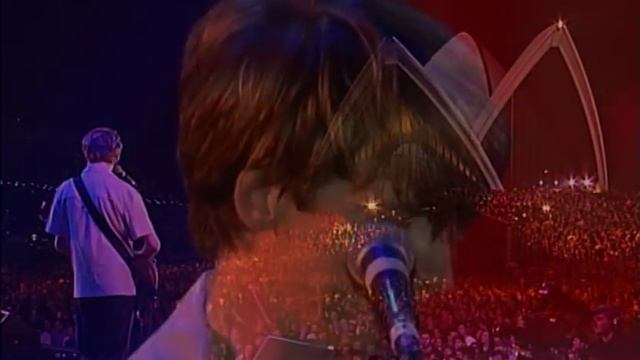 ---Crowded House - Don't Dream It's Over Live (HQ) - YouTube