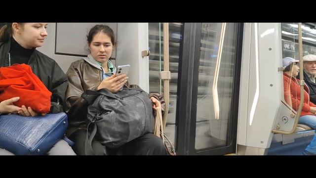 Я приехал на станцию Деловой центр и я увидел музей метро и снимали Рублëво-Архангельскую линию №17