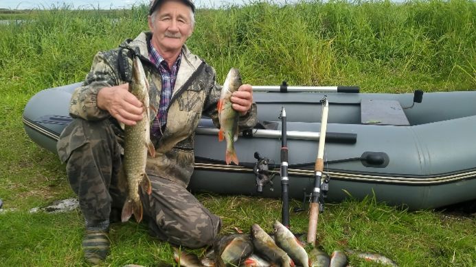 Озеро с рыбой. От такой рыбалки сойдёшь с ума.