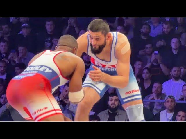 ТУШЕ! Хамзат Чимаев vs Тайрон Вудли - решающий момент схватки на RAF / ФАНАТЫ НА КОВРЕ, САЙТИЕВ