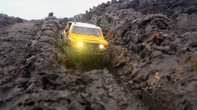 Пикап против FJcruiser, грязь оффроад 4х4