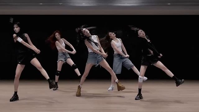 MEOVV - ‘Hit 'Em’ Dance Practice [MIRRORED]