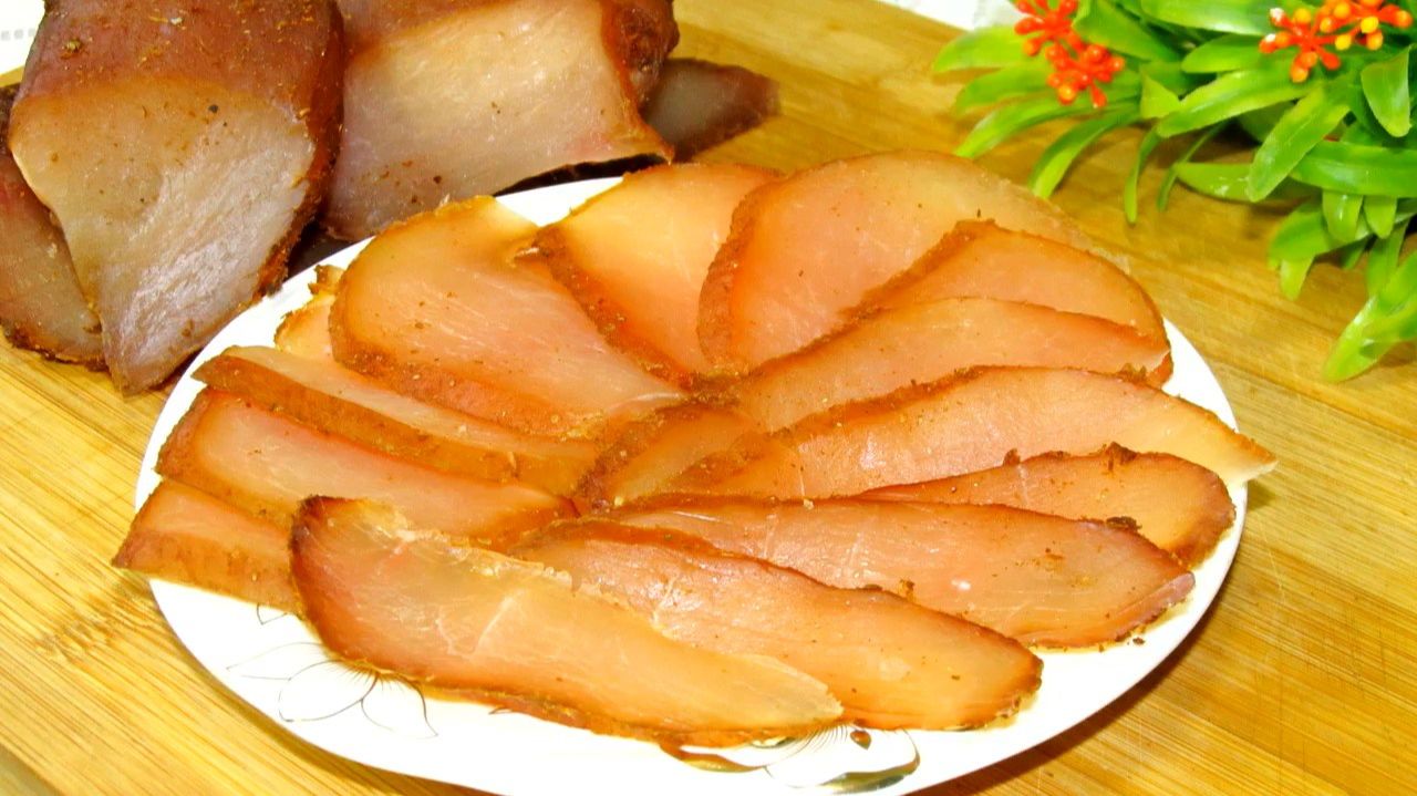 Без преувеличения, бесподобно вкусно! Вяленое мясо, на утренние бутерброды из куриной грудки.