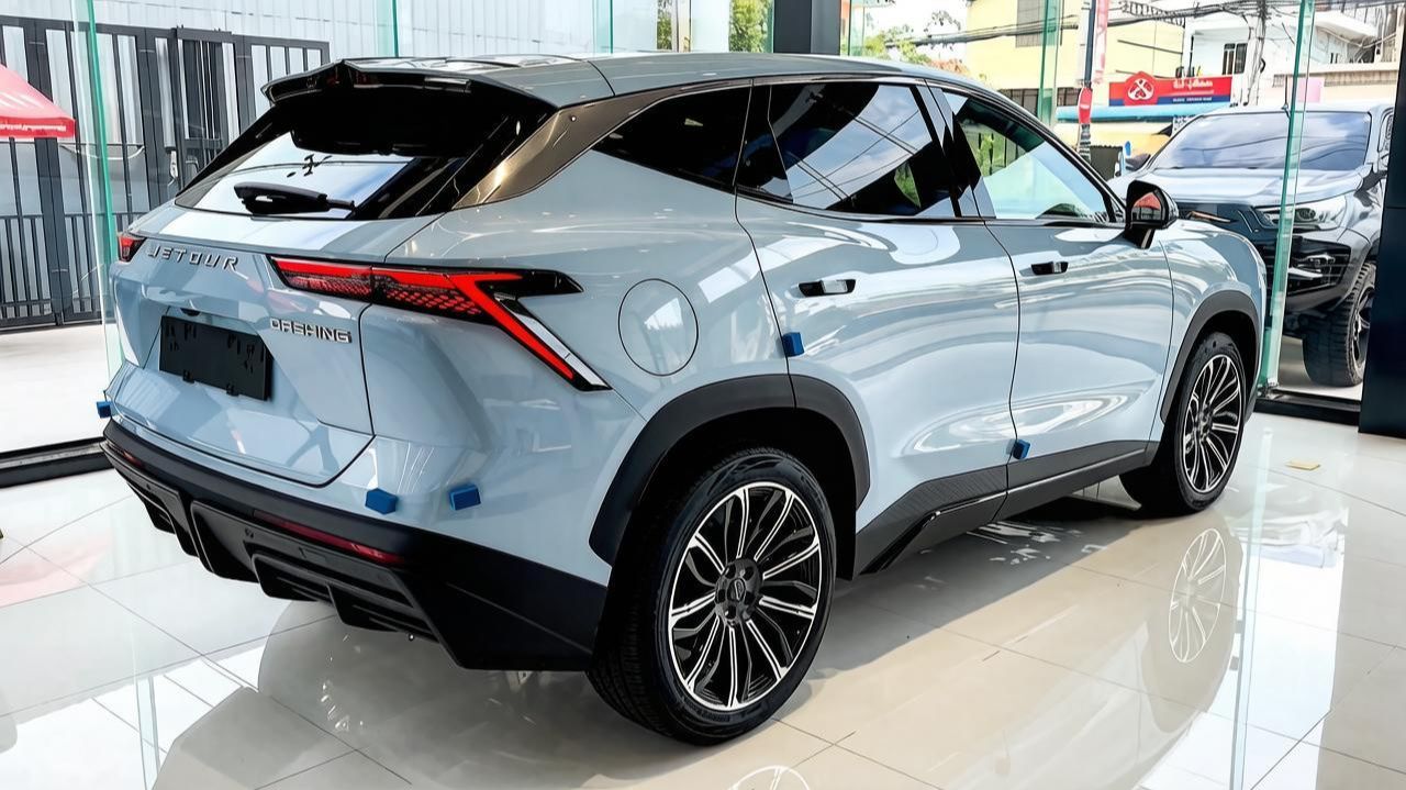 JETOUR DASHING 2026 года в белом цвете, отличный бюджетный автомобиль. Обзор автомобилей.