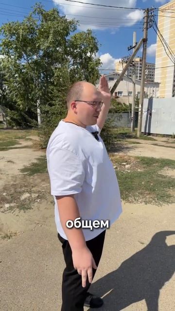 ВИД ОКНА В ОКНА❗️ А за домом огромное кладбище 🪦