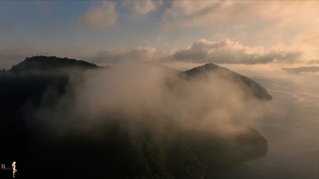 2. Океанотерапия на побережье Бразилии волны и ветер. 4K UHD