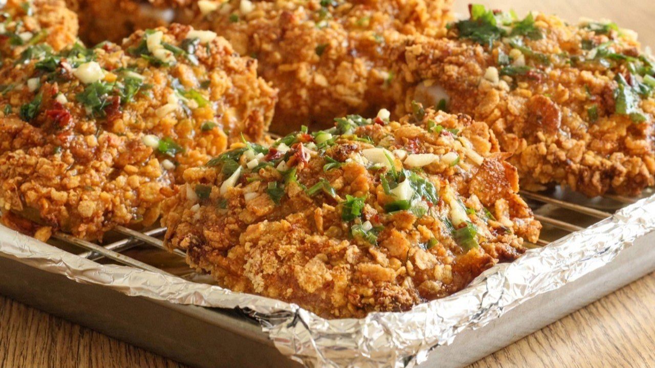Куриные бедрышки с суперхрустящей корочкой! Хрустящие снаружи, невероятно сочные внутри!