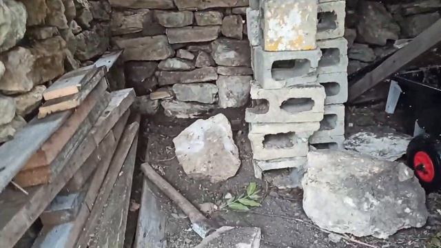 28,29 октября 2024г.Мой дом.Переложила стенку сарая.Караси сдохли)