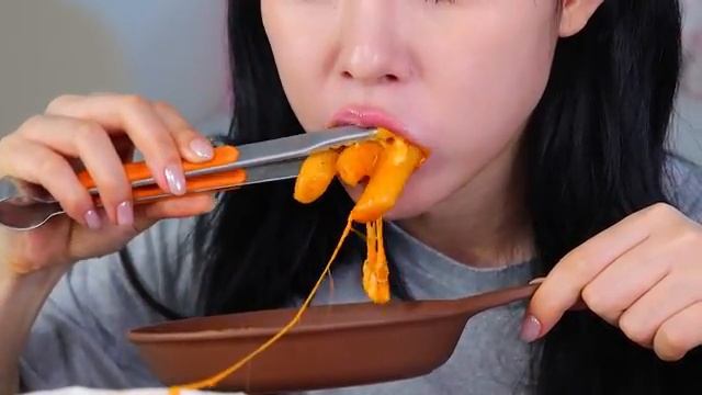 ASMR Мукбанг