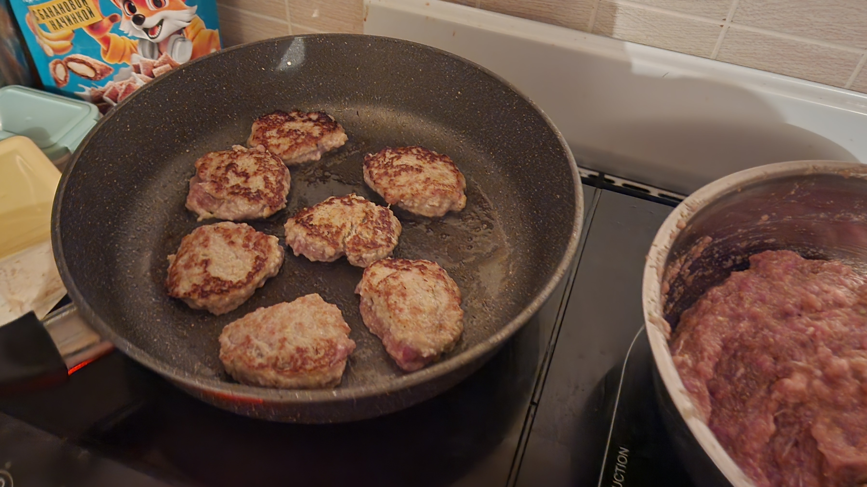 Готовлю карпа и оладьи из мяса с кабачком