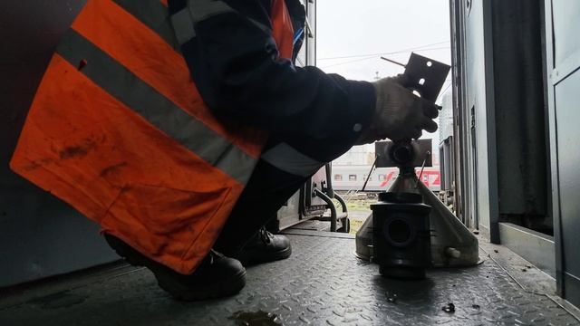 Ремонт туалетного оборудования пассажирского вагона в рамках ТО-2.