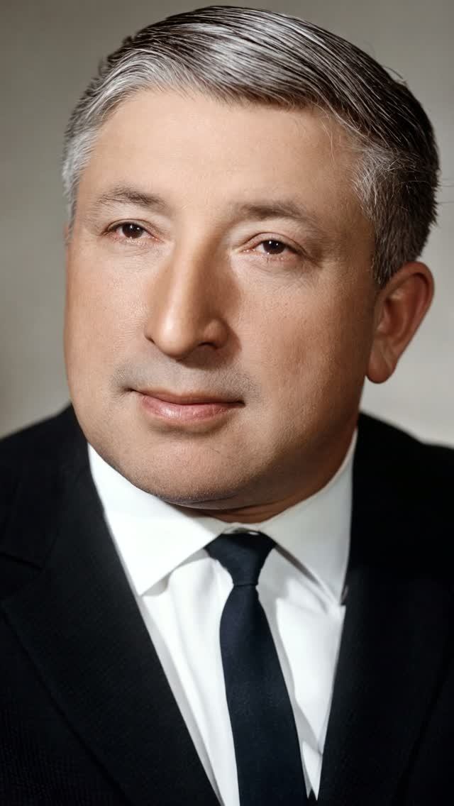 Расул Гамзатов