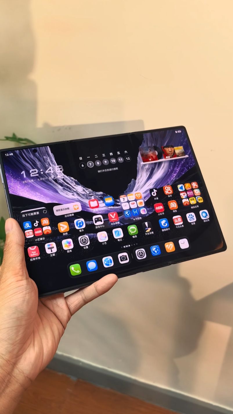 Huawei Mate XT 2 - Знакомство с Лакшери Трикладушкой! «Люксового Крыла» 🤯 #shorts #HuaweiMateXT2