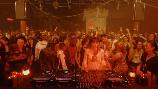 Dark Indie Dance Mix At A Vampire Party ｜ Tinzo