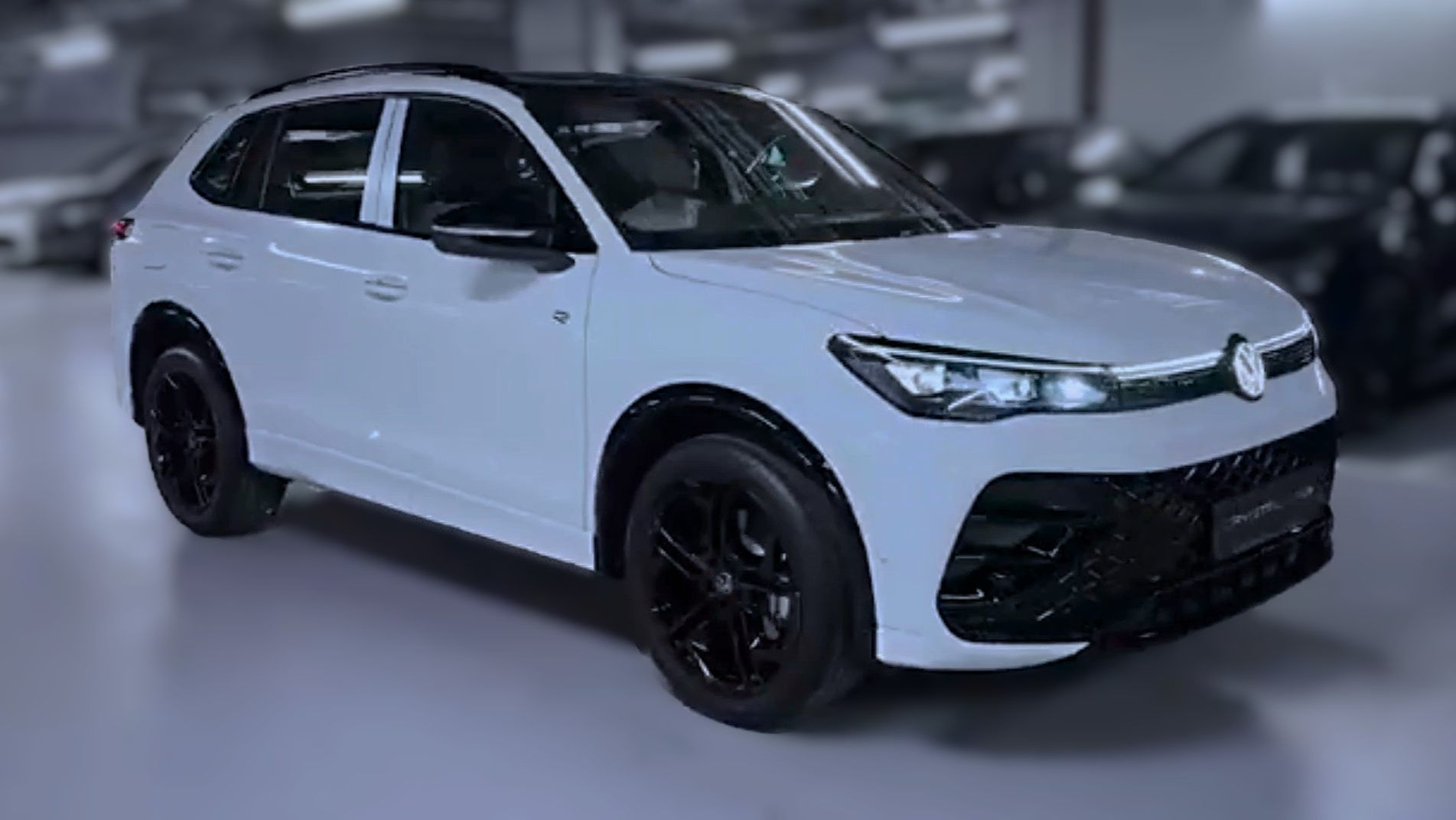 Кроссовер Volkswagen Tiguan L 2026 - Экстерьер и интерьер