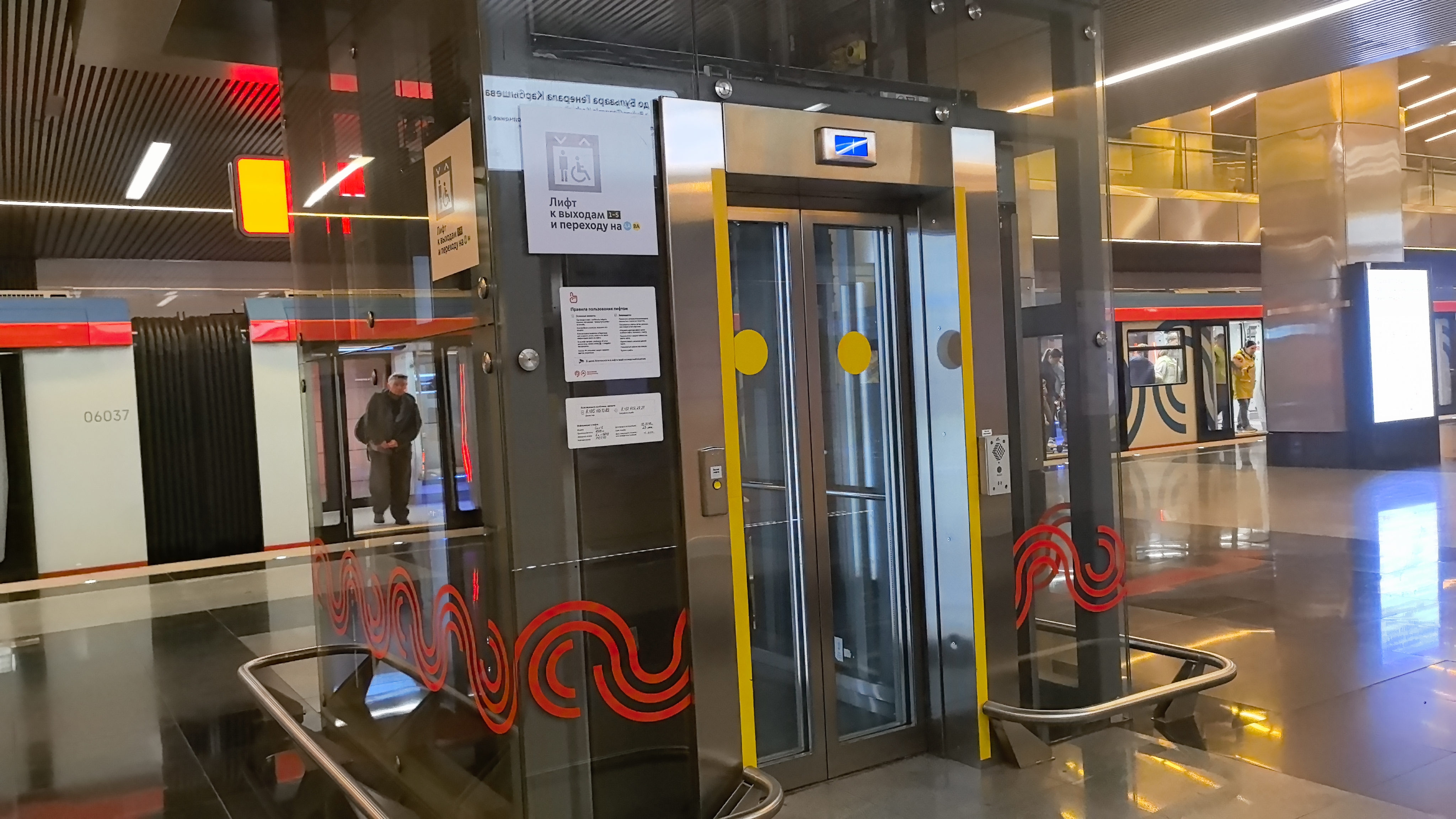 «🚉 старая-новая станция метро!» — Панорамный двусторонний пасс. лифт OTIS Gen2. V=1m/s,Q=400kg