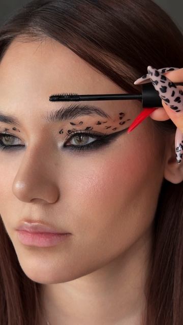 хищный взгляд. брови — под контролем покупаем Brow Gel на Pmkl.ru