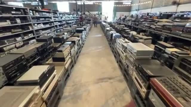 Цены на японскую аппаратуру на  радиобарахолке Тайланда