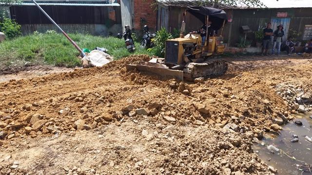 MASSIVE LANDSLIDE During Soil Filling _ Bulldozer & Dump Trucks In Action!