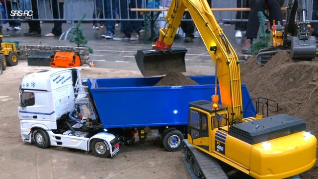RC машинки Мега-экскаватор Caterpillar грузит грузовики и тракторы