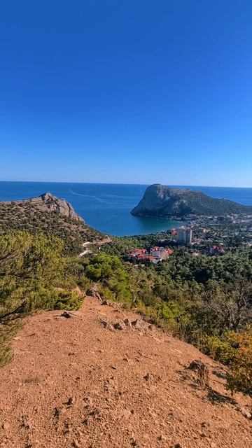 Божественные виды на жемчужину Крыма Новый Свет с дороги на источник Анастасии в горах