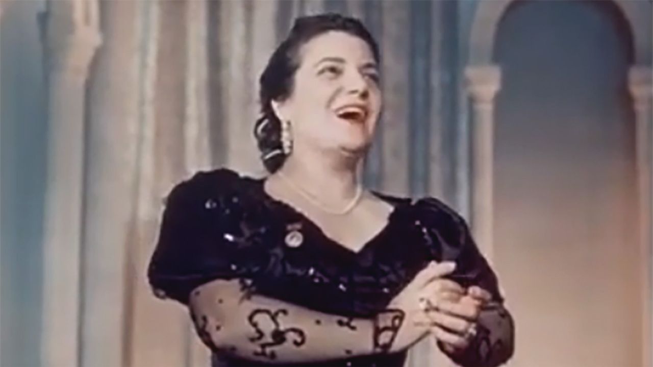 Гоар Гаспарян в фильме 1954 года «Армянский киноконцерт». Романс А. Алябьева «Сохак» («Соловей»)