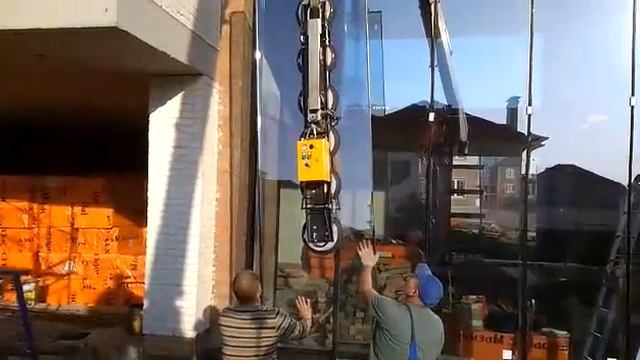 Монтаж стекла вакуумным захватом Vacujet G500L