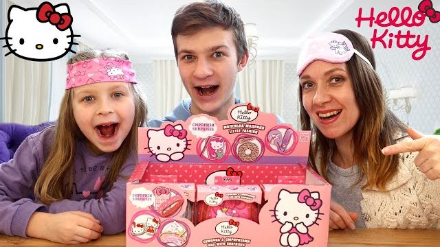 Hello Kitty ЧЕЛЛЕНДЖ 🎁Эмма против МАМЫ 🎁 Открываем СЮРПРИЗЫ сумочки Хэллоу Китти