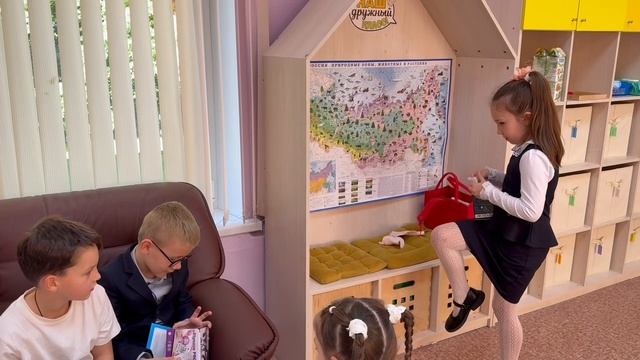 Сегодня ученики 1 «А» класса с радостью и хорошим настроением поздравили летних именинников С Днё...