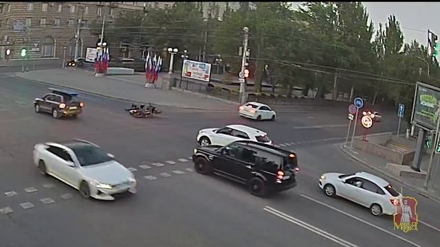 В Волгограде автомобилист не уступил дорогу мотоциклисту