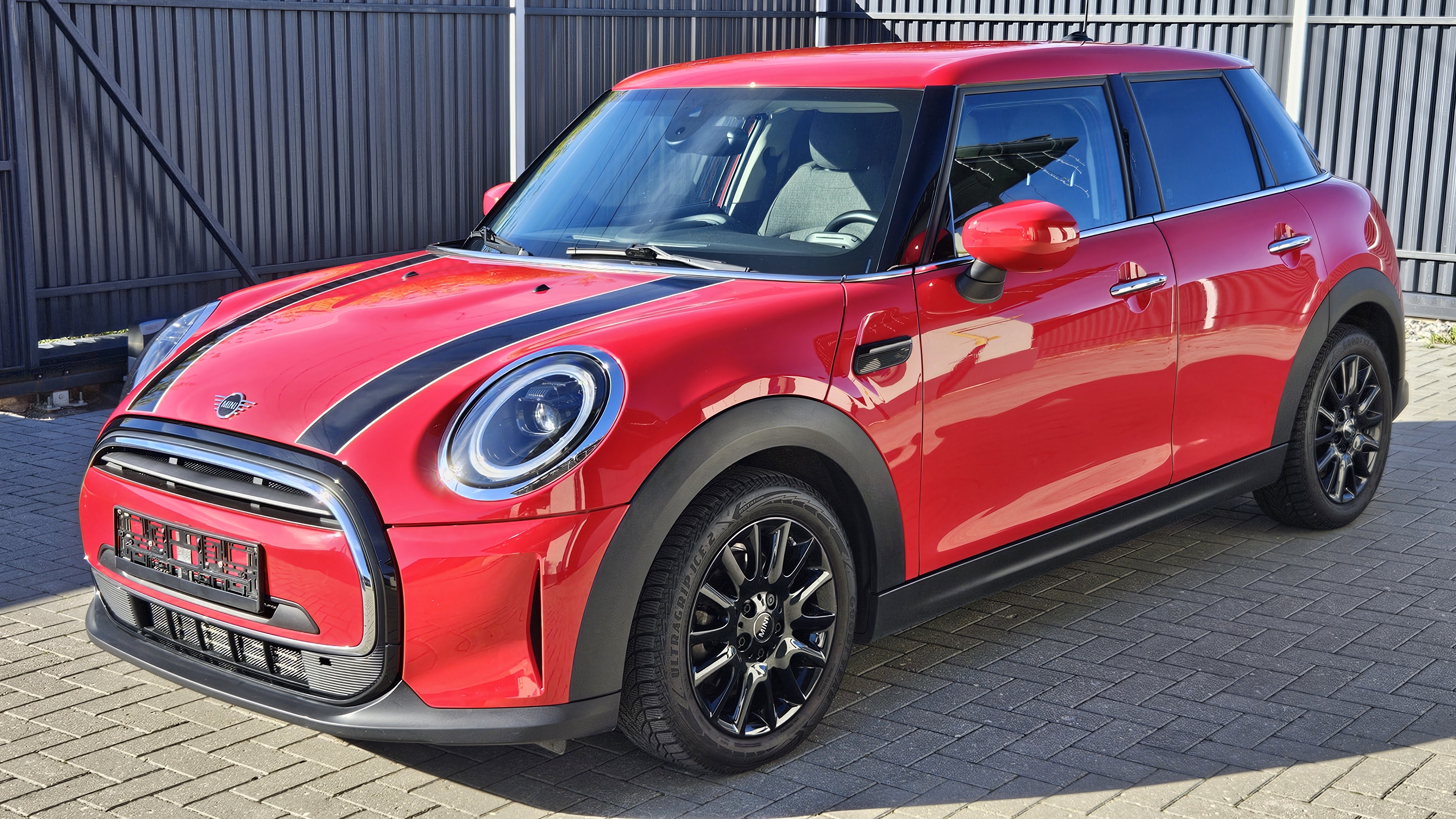 MINI COOPER F55 LCI 2023! 1.5 бензин 136 л.с. 7DCT. CHILI RED! Камера, Fullled, подогревы, круиз.