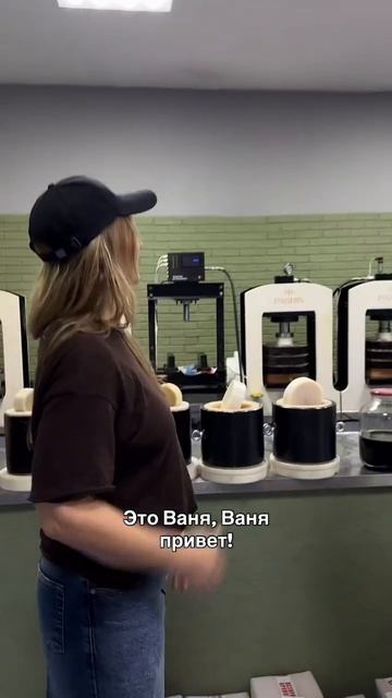 Как делают настоящее сыродавленое масло? Показываем нашу мастерскую изнутри