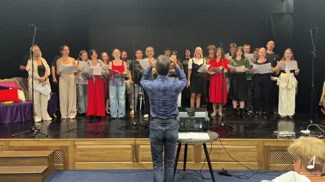 «Всё дело в шляпке»: лёгкое водевильное безумие!