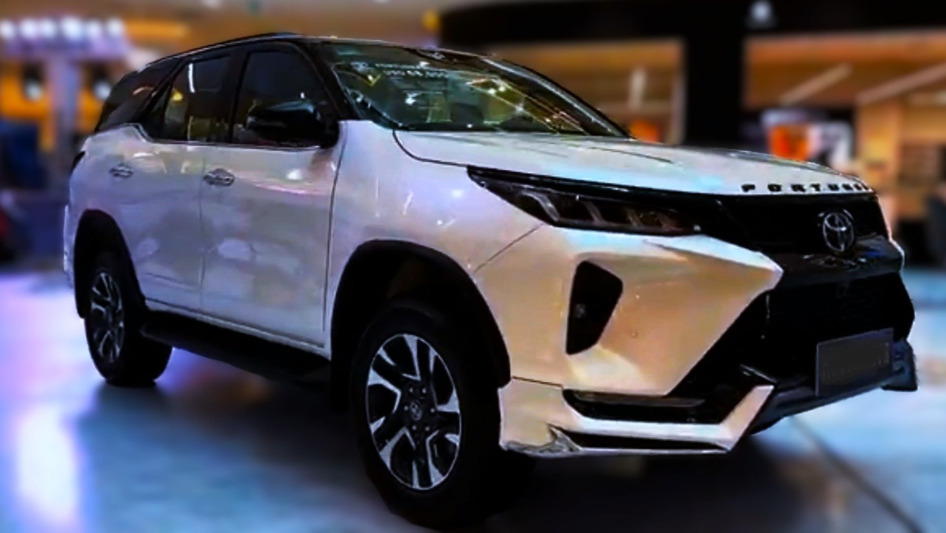 Внедорожник Toyota Fortuner 2026 - Экстерьер и интерьер