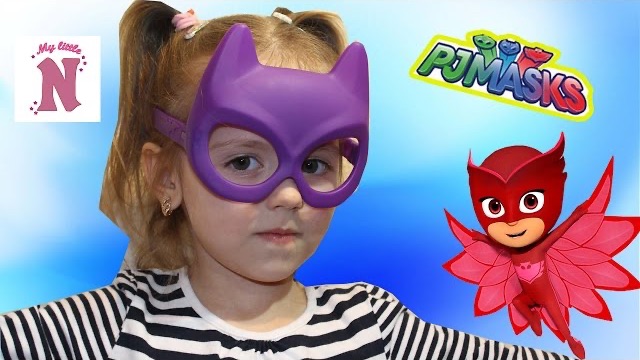 Настя одевает маску Бэтгёрл Batgirl Mask и спешит на помощь Игрушки для детей PJ Masks
