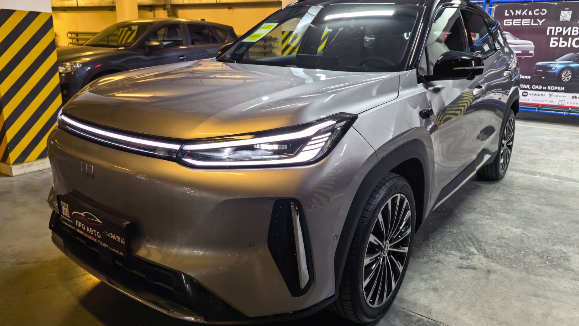 Видеообзор Geely Galaxy M7 2026, серо-черный кузов, серый салон