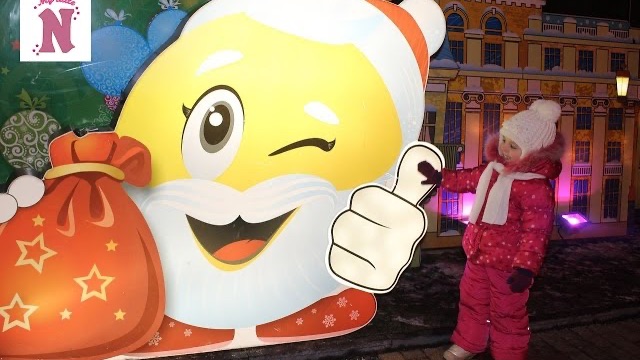 VLOG Гуляем возле Новогодней Ёлки Карусели Аттракционы конфета Панда Happy New Year