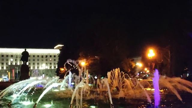 Челябинск вечерний  Детская площадка Космос в парке Гагарина и фонтан у пл. Революции. 08.09.2026г.