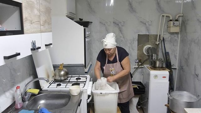 Вечер. Петя спасает рамки. Вот столько дел, а это СЫР 🧀