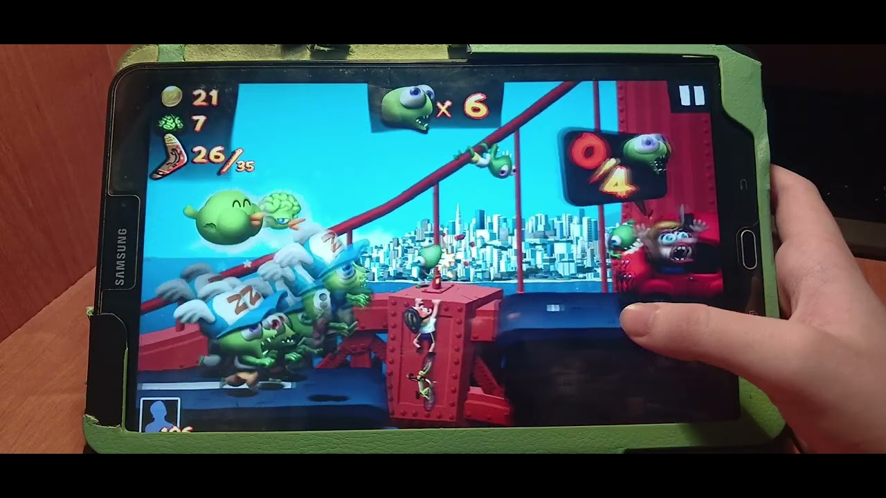 Играю в игру Zombie Tsunami.