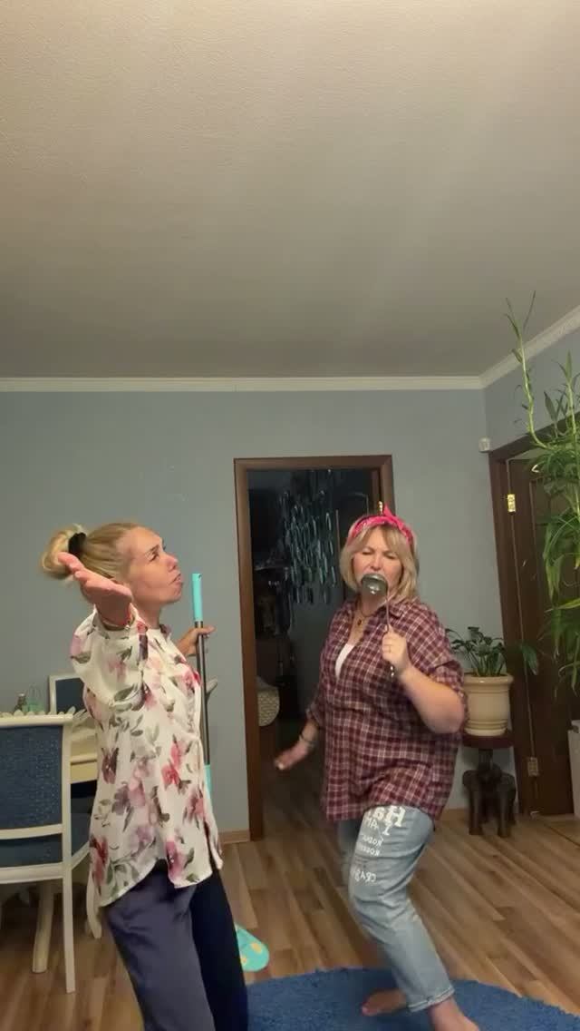 Когда с подругой на одной волне😉🤣￼