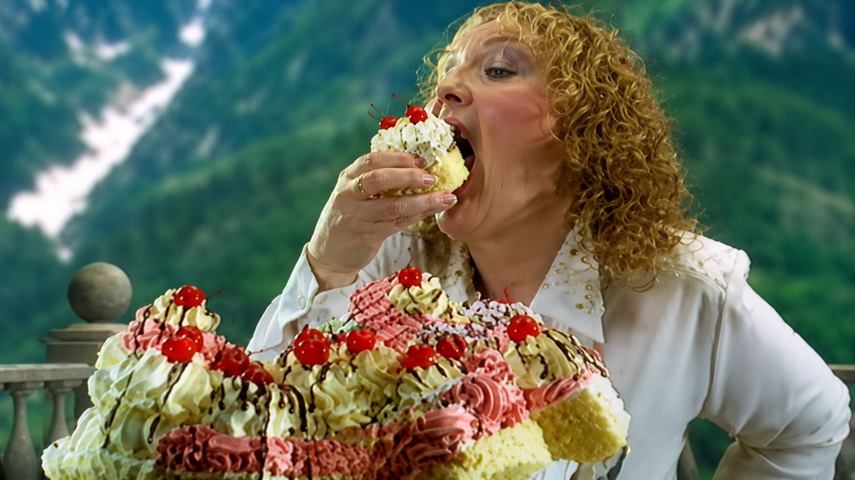 Русское радио - заставка с кексами и лезгинкой, 2001