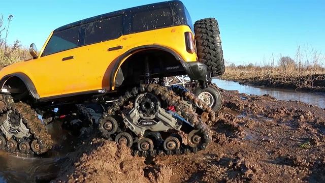 Ford Bronco 2021 вытаскивает RC Урал 6х6