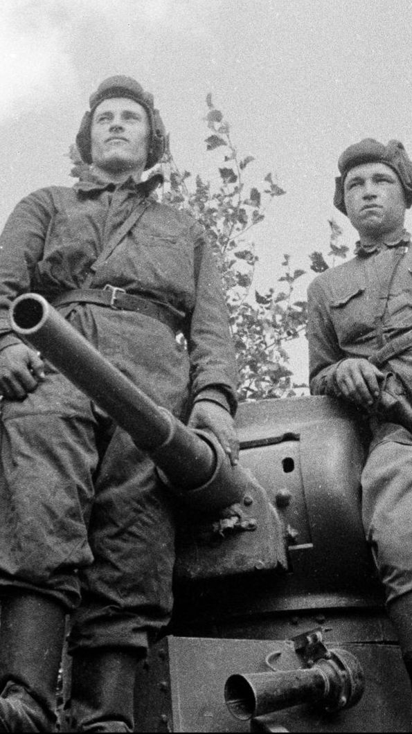 ТРИ ТАНКИСТА 🔥 | Легендарная песня в мощном РОК-звучании | День танкиста | ZUBR