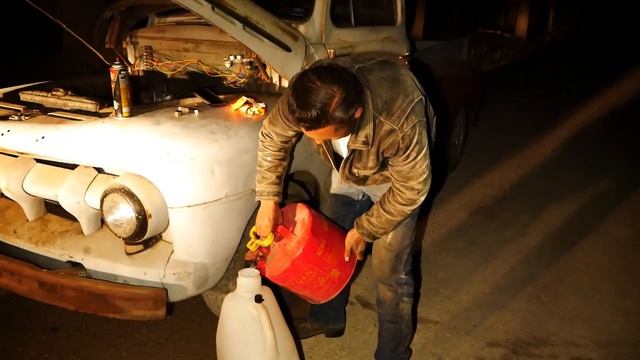 ЗАБЫТЫЙ FORD 1952 ГОДА ВЫПУСКА БУДЕТ ЛИ ОН РАБОТАТЬ И ПОЕДЕТ ЛИ ДОМОЙ В ПОЛНОМ СБОРЕ