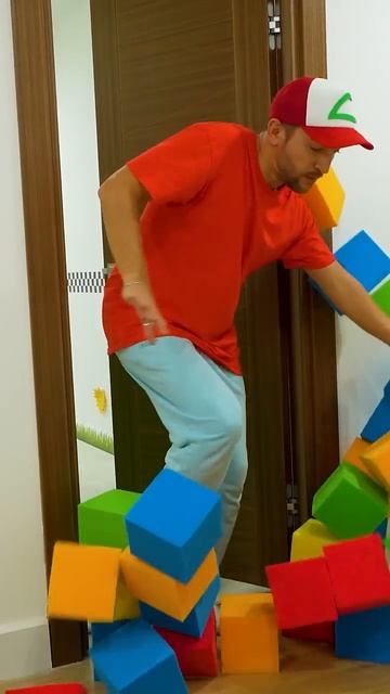 Крис играет в мантии-невидимке со своим дядей