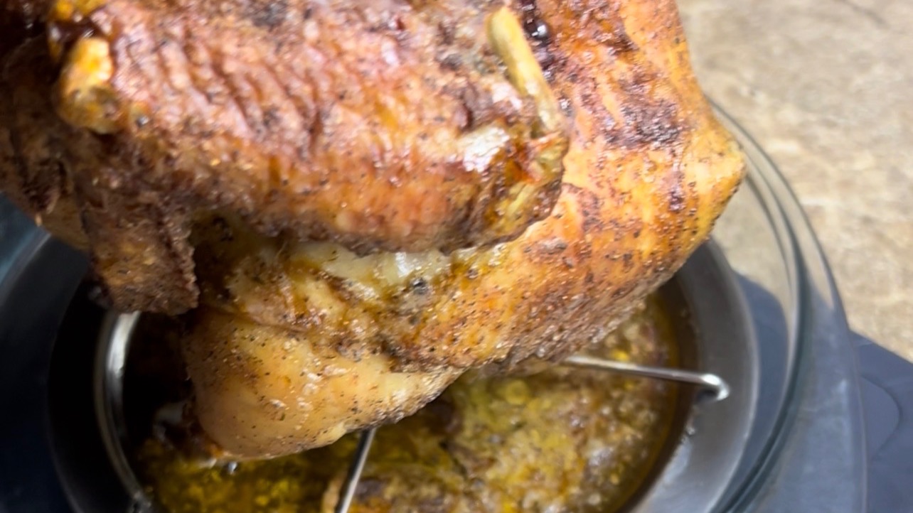 домашняя курочка приготовленная в духовке не какой воды только жир! курочка выращенная для себя!!!