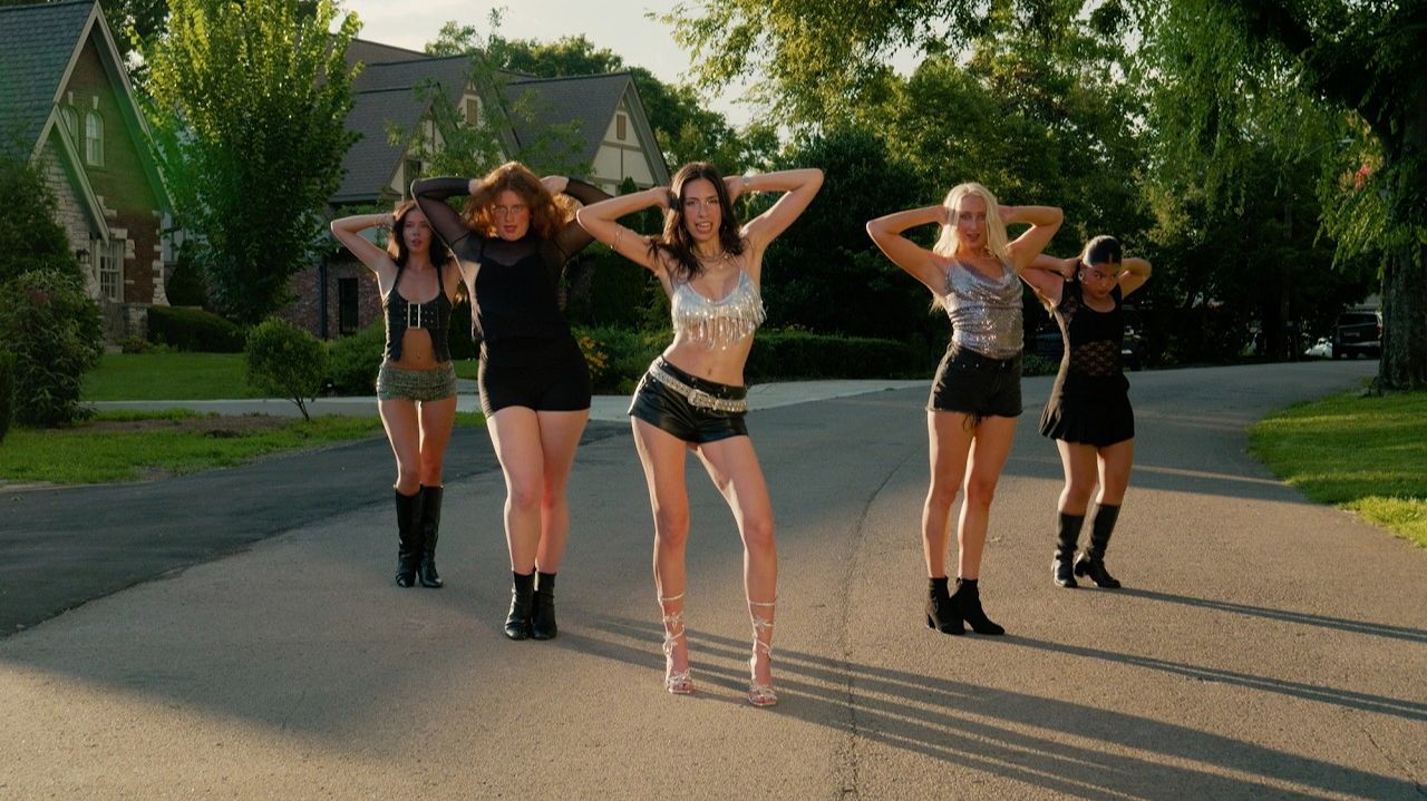 Brooke Alexx - Housewife (Official Music Video)