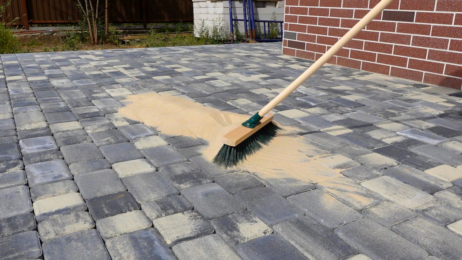 🏡Как сделать укладку тротуарной плитки с уклоном от дома СВОИМИ РУКАМИ